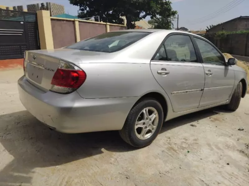 Toyota Camry   - 2006