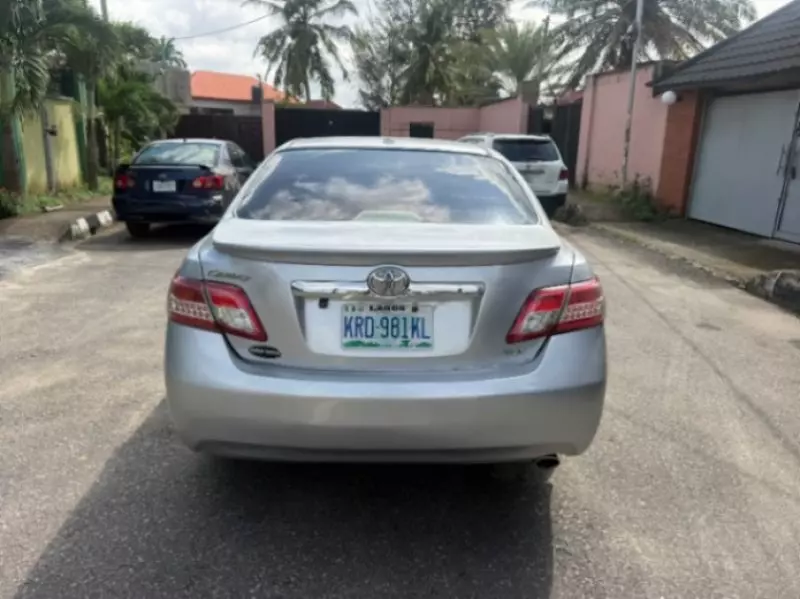 TOYOTA Camry - 2011