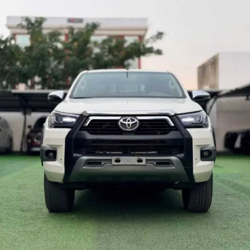 Toyota Hilux   - 2021