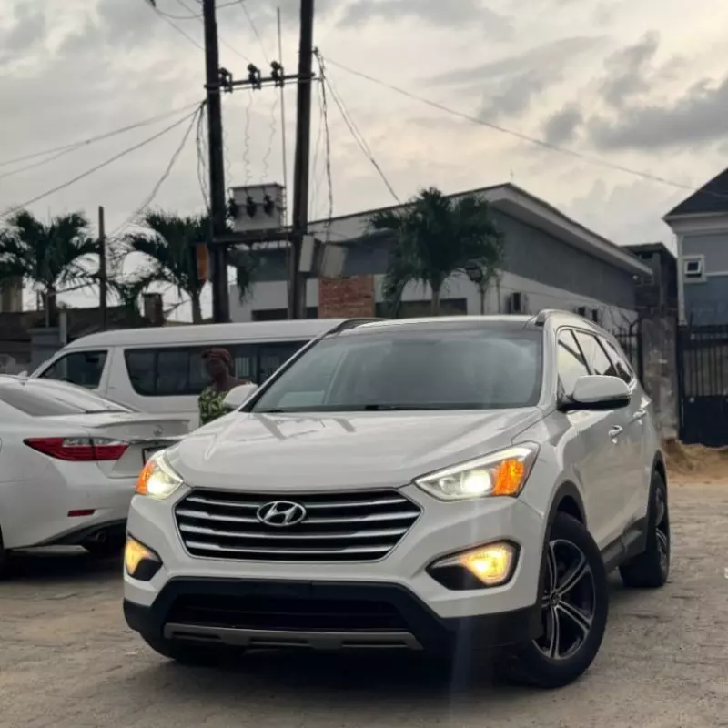 Hyundai Santa Fe   - 2015