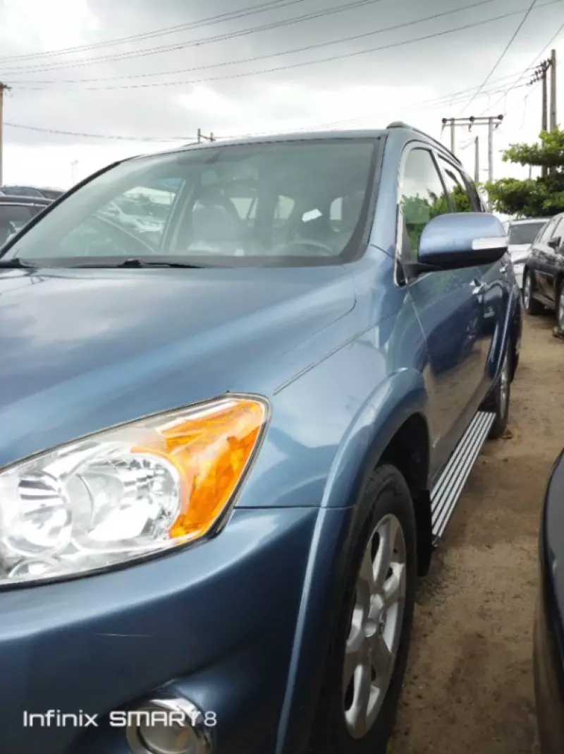 Toyota RAV 4   - 2010