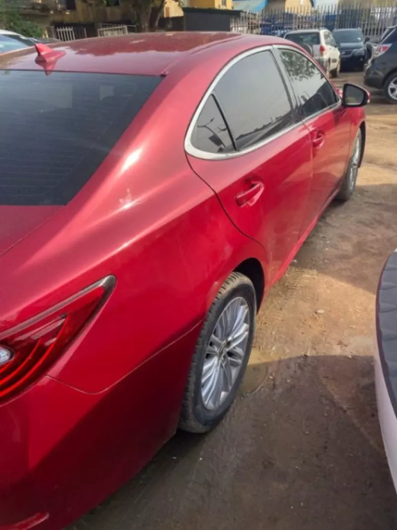 Lexus ES   - 2013