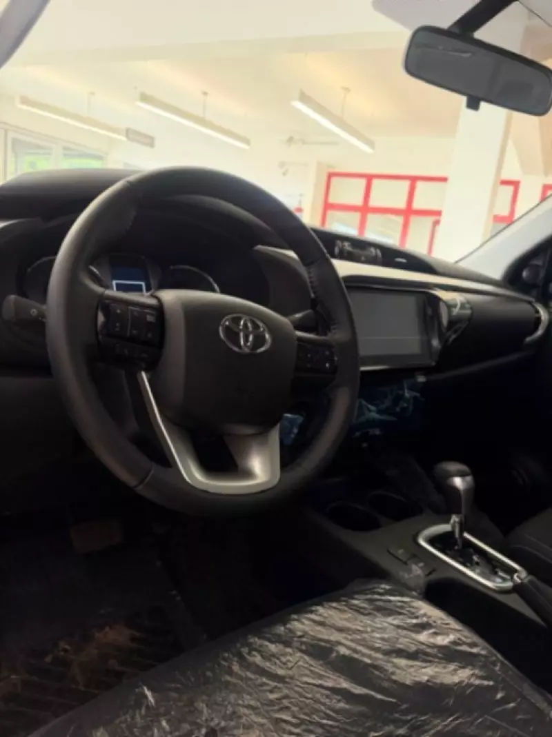 TOYOTA Hilux   - 2026