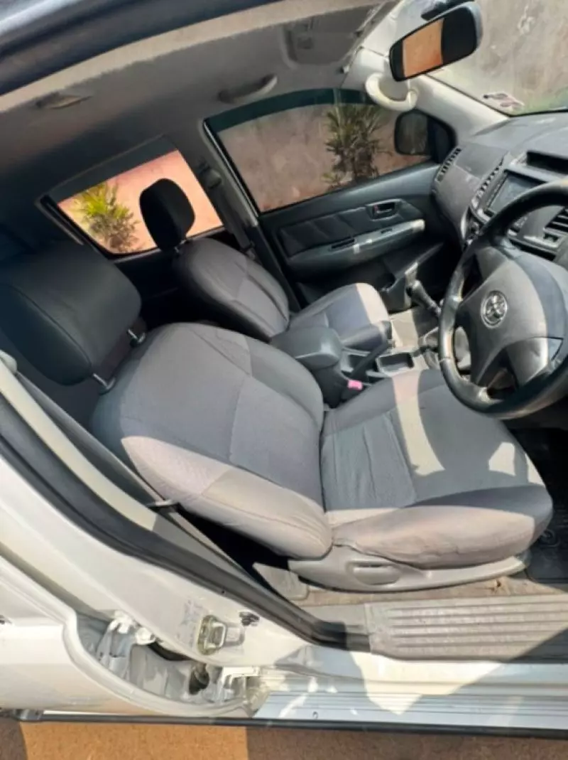 TOYOTA Hilux   - 2013