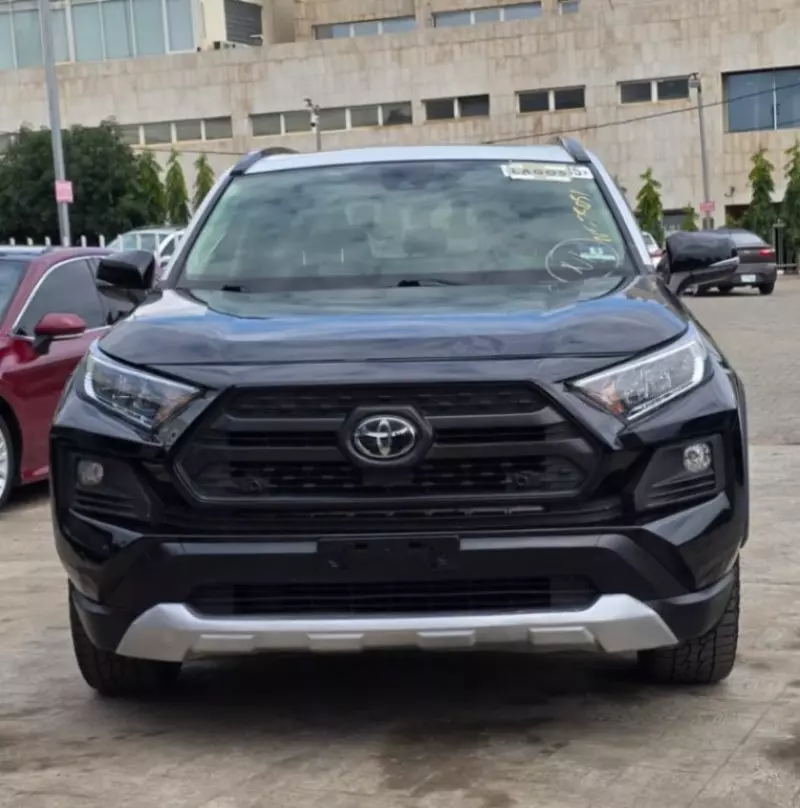Toyota RAV 4   - 2019