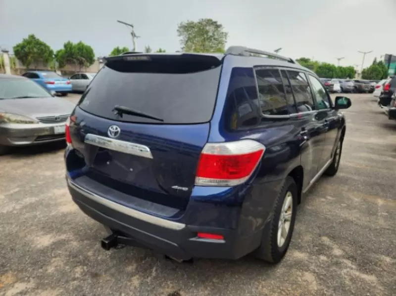 Toyota Highlander   - 2013