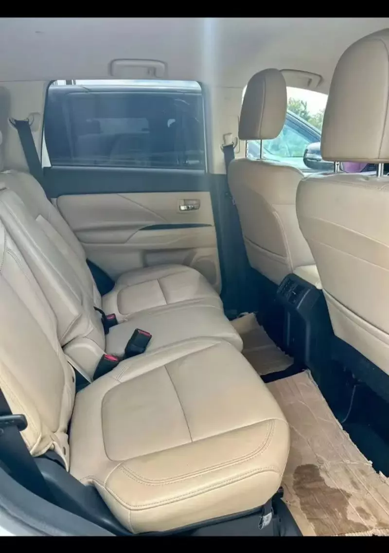 Mitsubishi OUTLANDER   - 2020