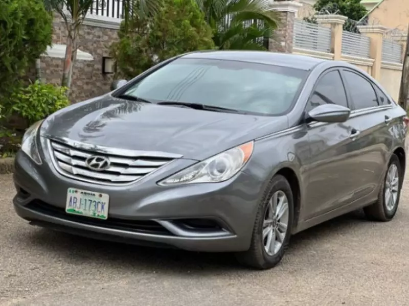 Hyundai Sonata   - 2011