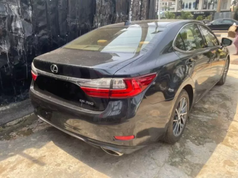 Lexus ES   - 2017