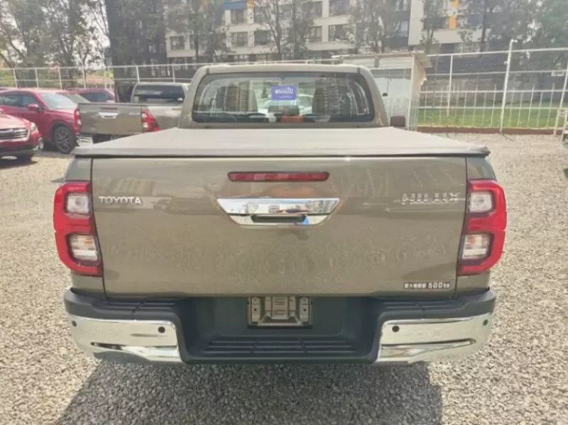 Toyota Hilux   - 2022