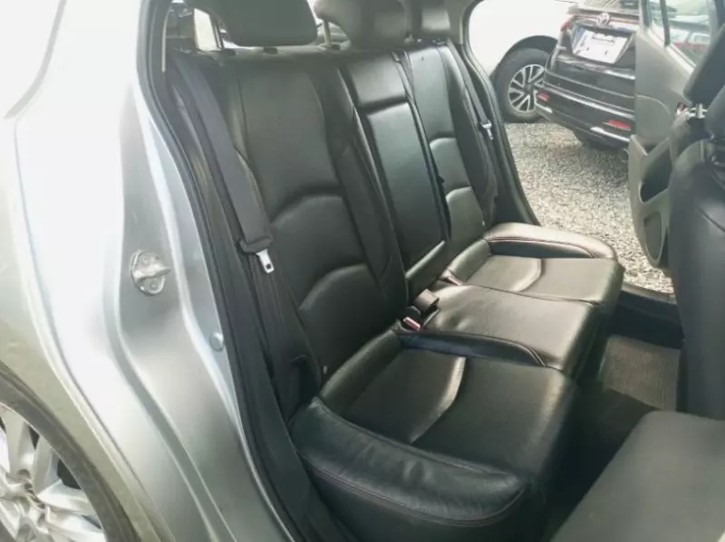 Mazda 3   - 2015