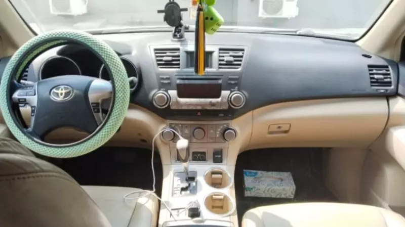 Toyota Highlander   - 2011