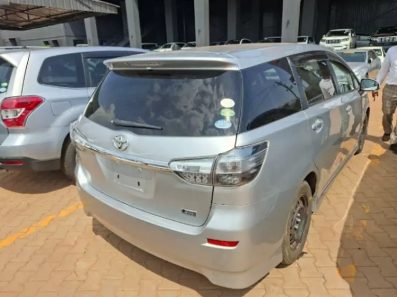 Toyota Wish   - 2014