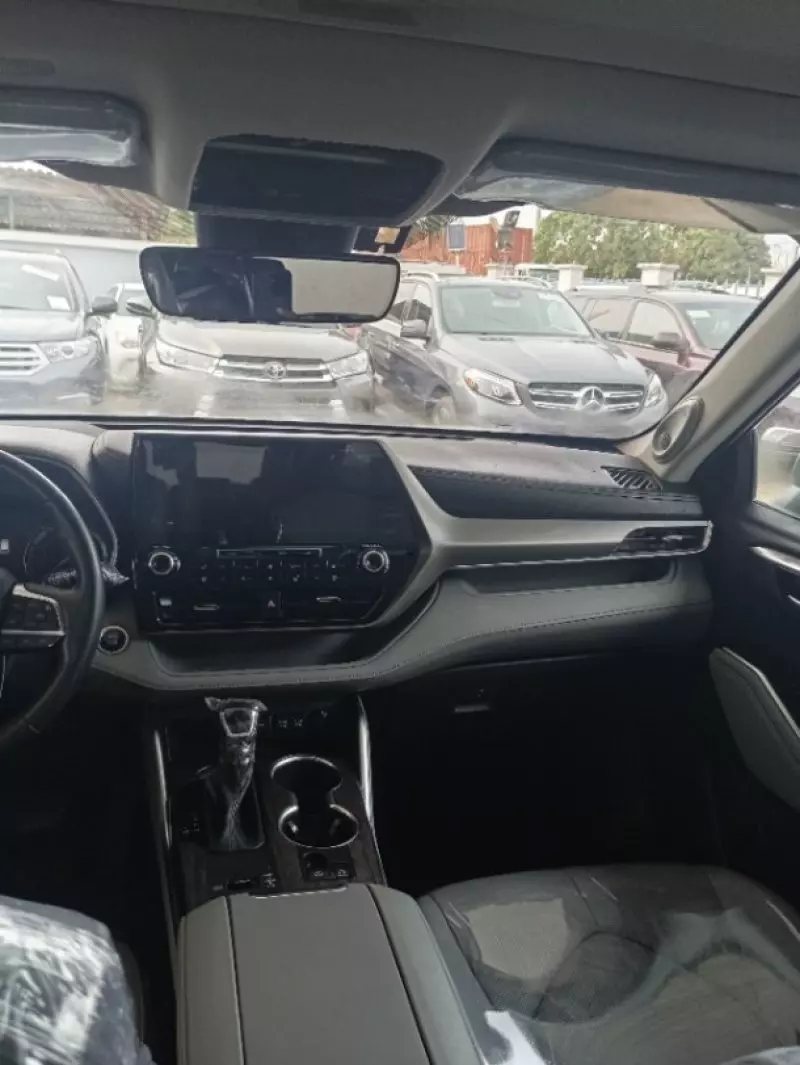 Toyota Highlander   - 2020