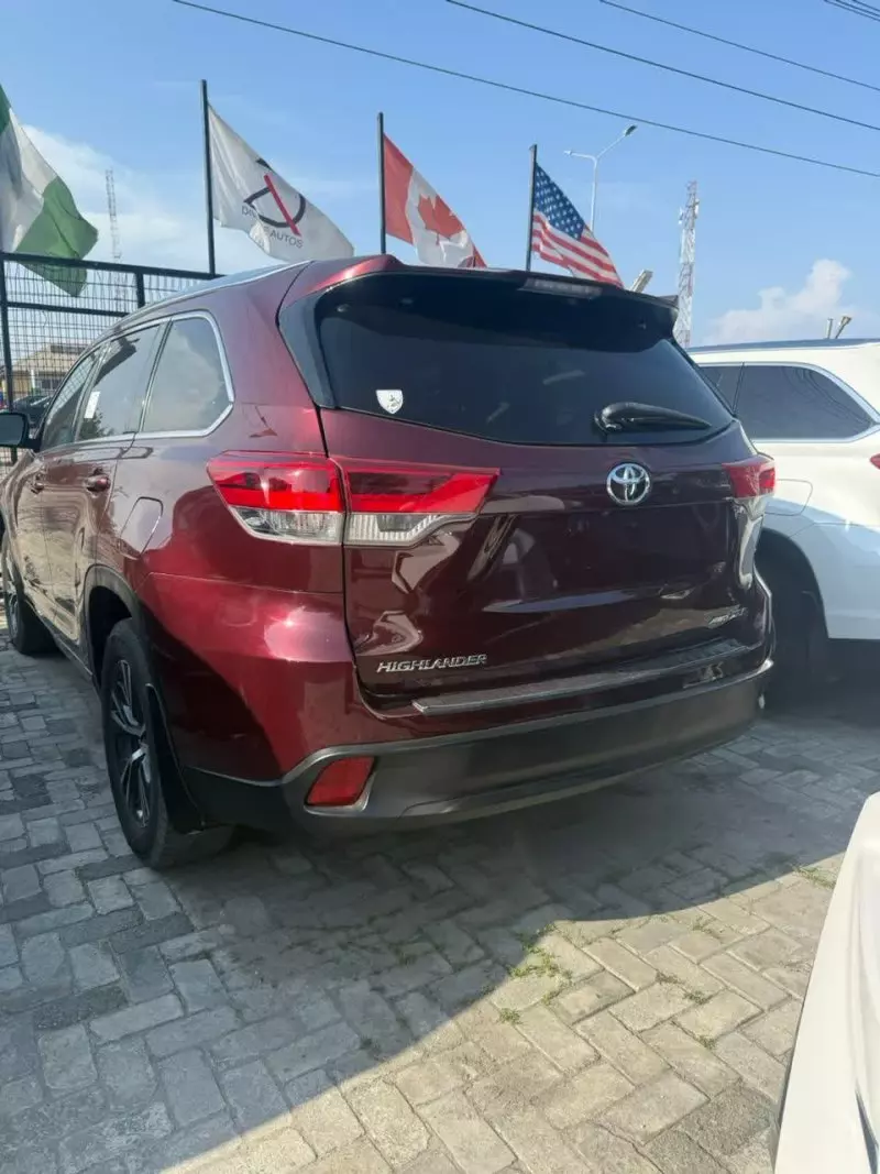 Toyota Highlander   - 2015