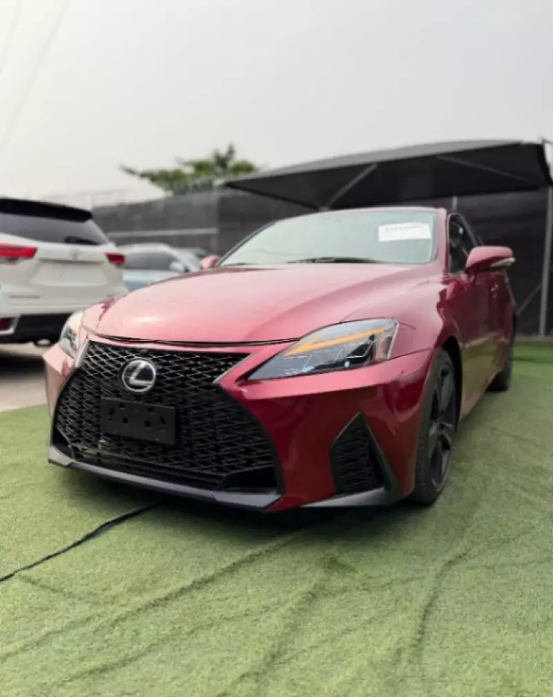 Lexus IS   - 2011