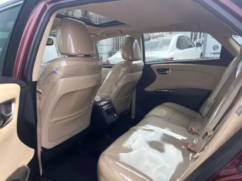 Toyota Avalon   - 2013