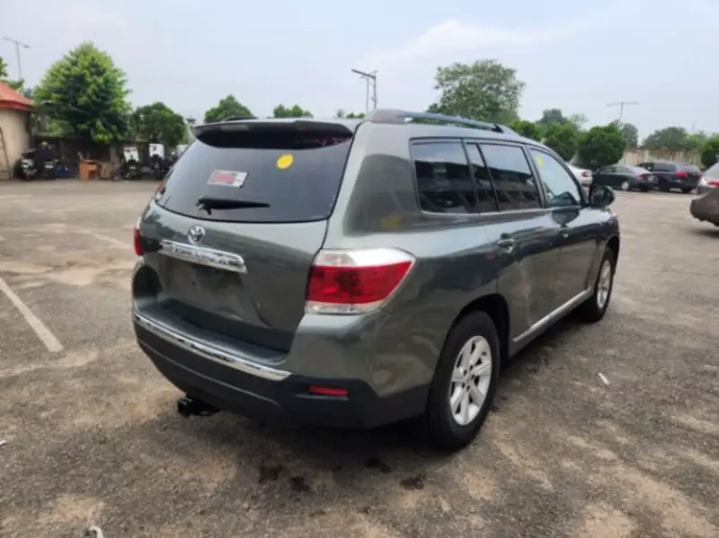 Toyota Highlander   - 2012