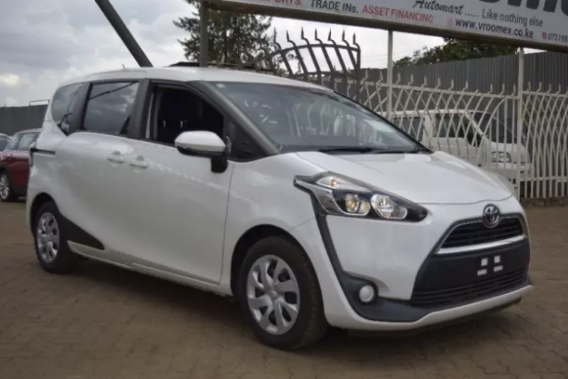Toyota Sienta   - 2018