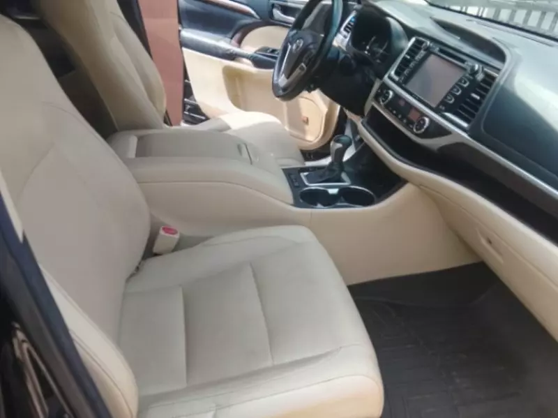 Toyota Highlander   - 2017