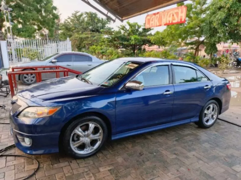 Toyota Camry   - 2011