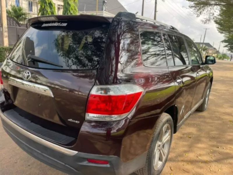 Toyota Highlander   - 2011