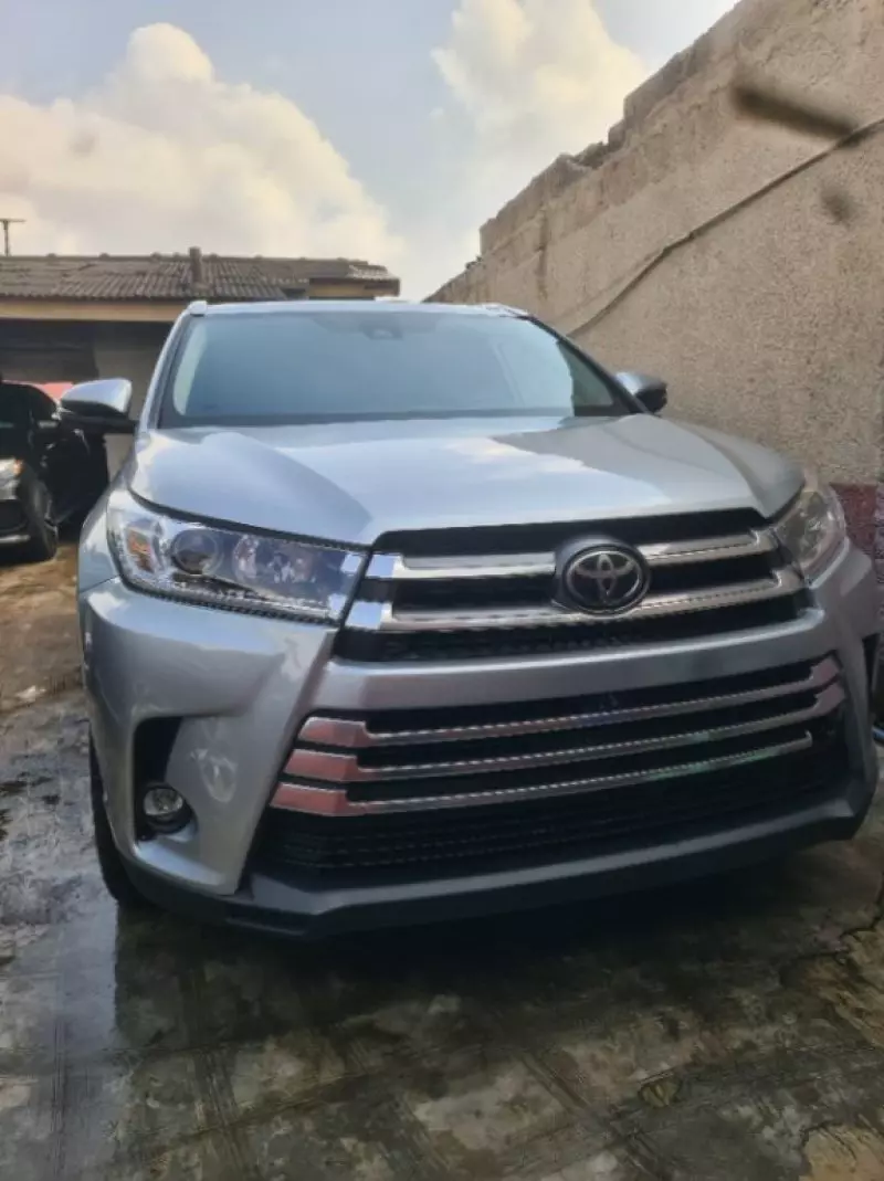 TOYOTA Highlander   - 2019