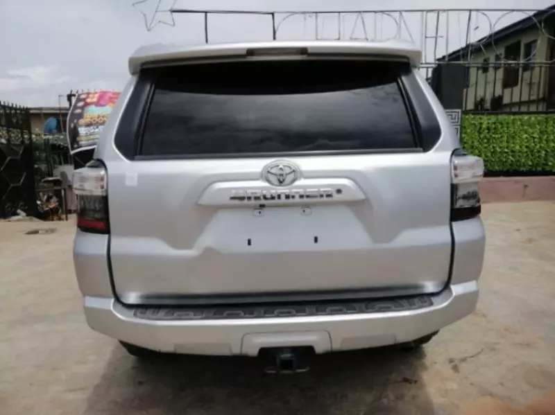 Toyota 4-Runner   - 2014