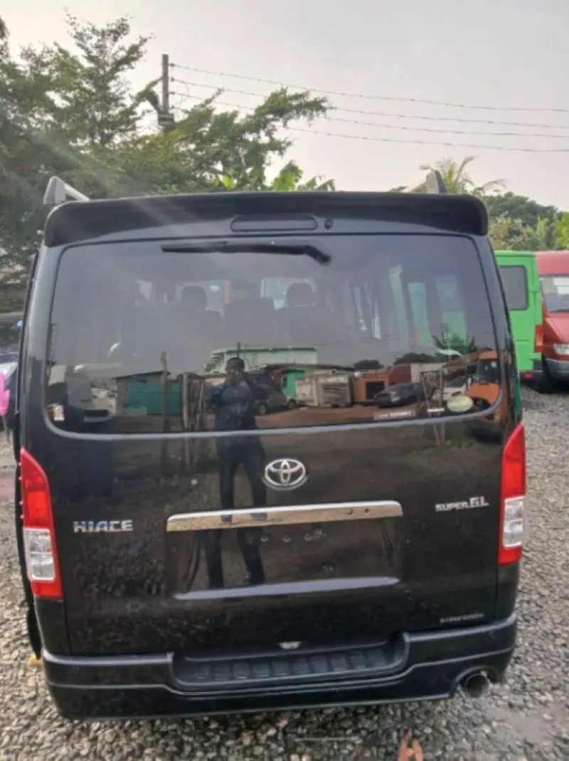 Toyota Hiace   - 2017