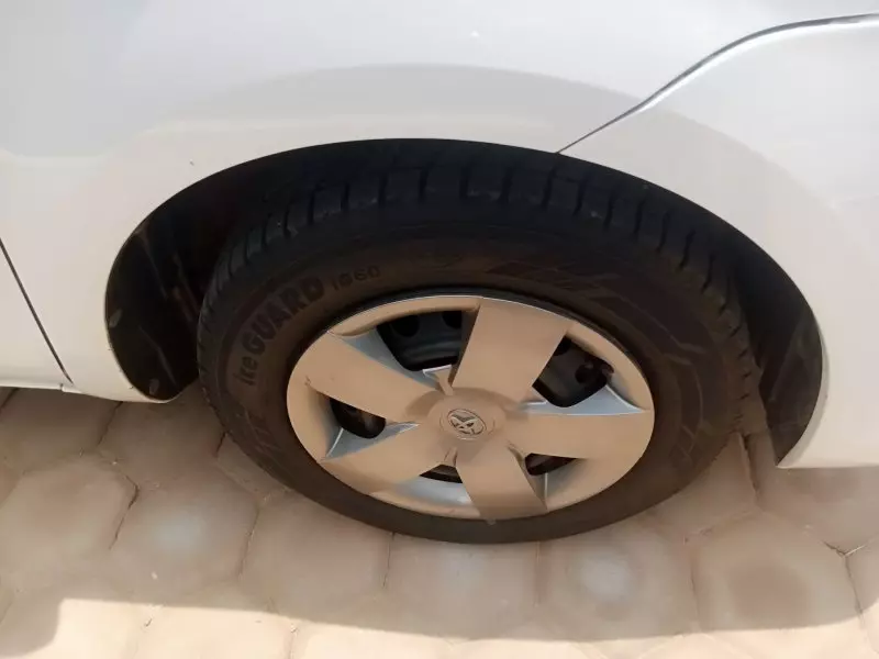 Toyota Sienta   - 2012