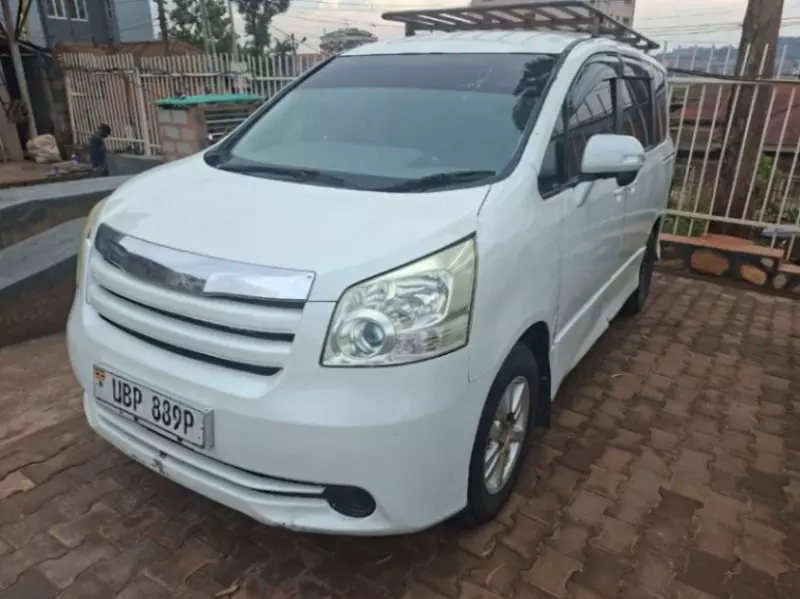 TOYOTA Noah   - 2008