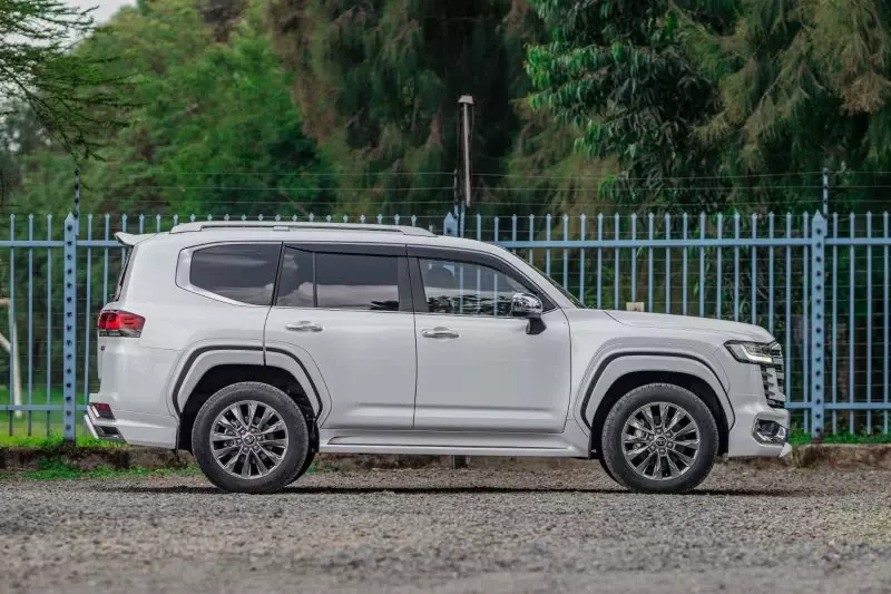 TOYOTA LAND CRUISER 300 LC300   - 2023