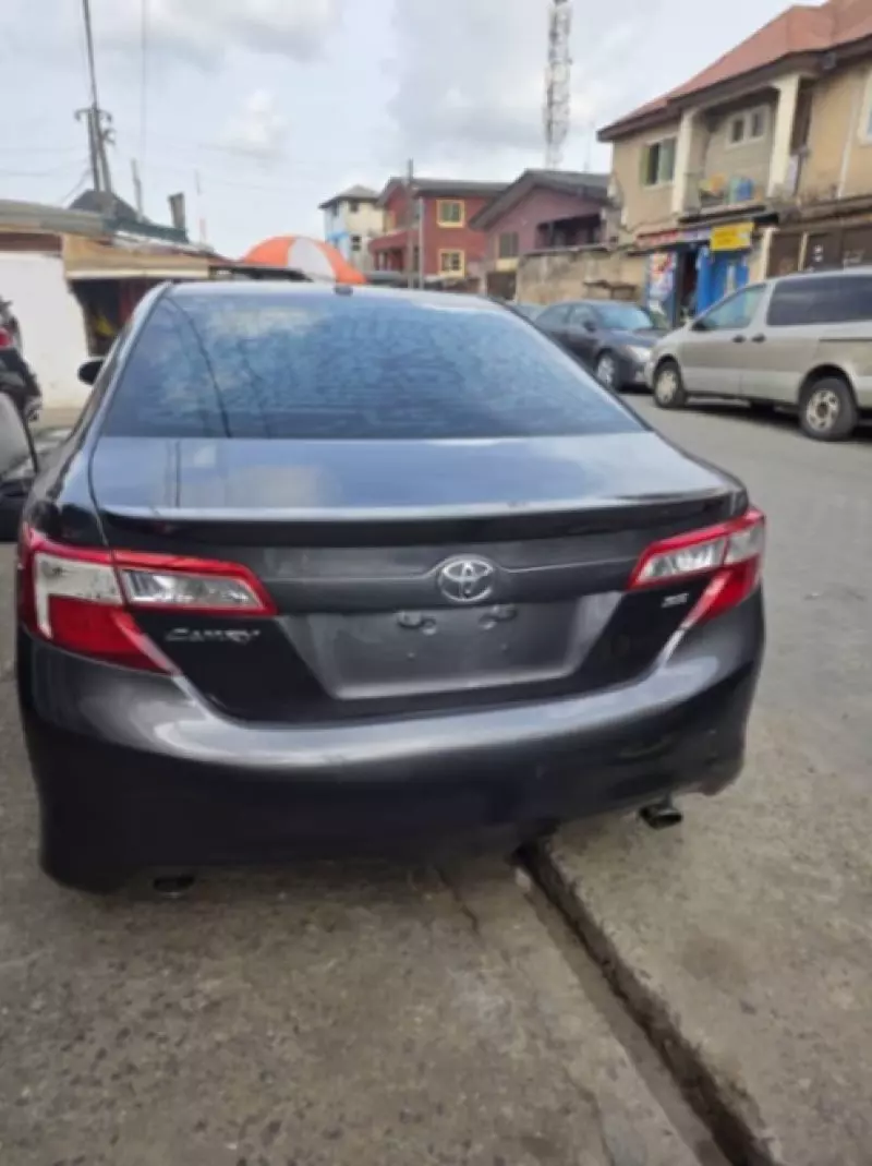 Toyota Camry   - 2013
