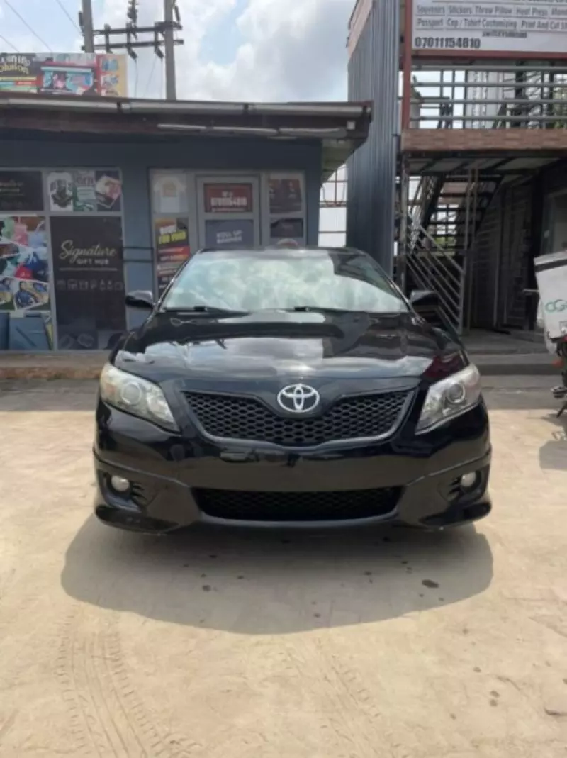 TOYOTA Camry - 2011