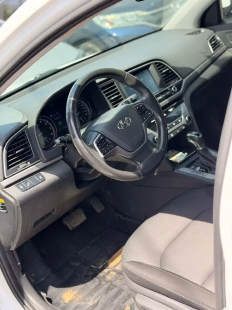Hyundai Elantra - 2017