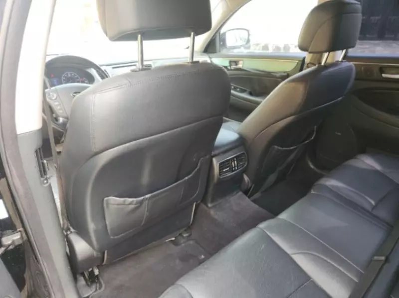 Hyundai Genesis   - 2012