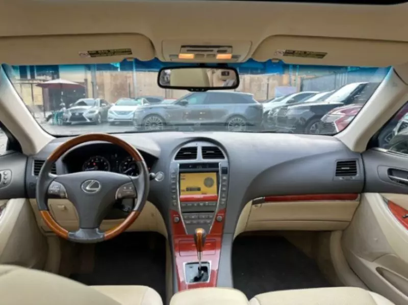 Lexus ES 350   - 2010