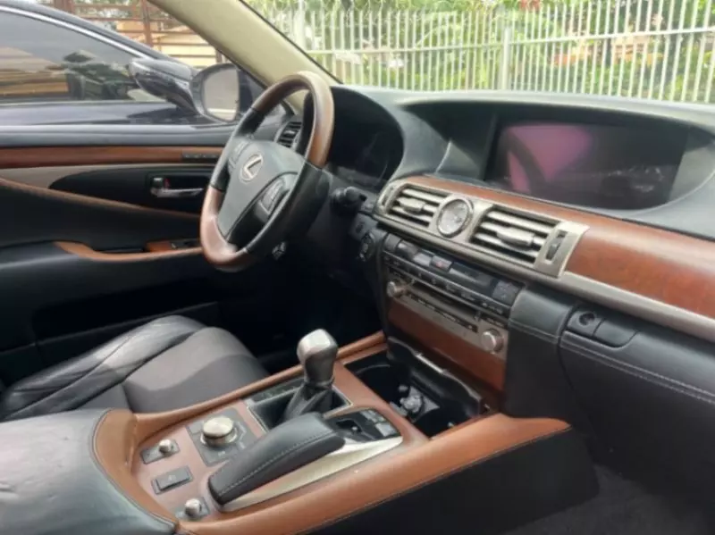 Lexus LS   - 2015