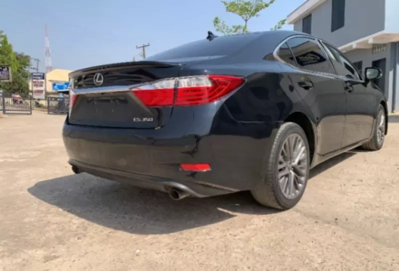 Lexus ES   - 2014