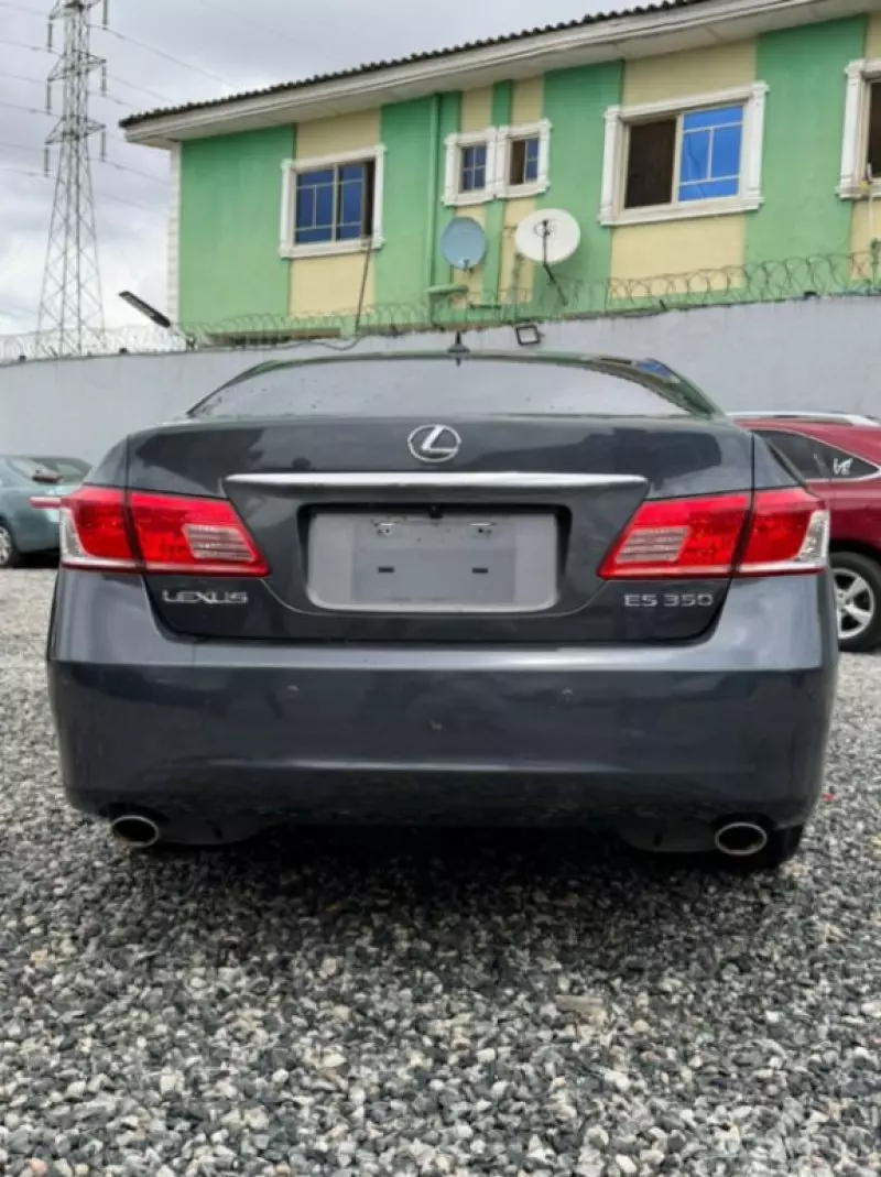 Lexus ES - 2010