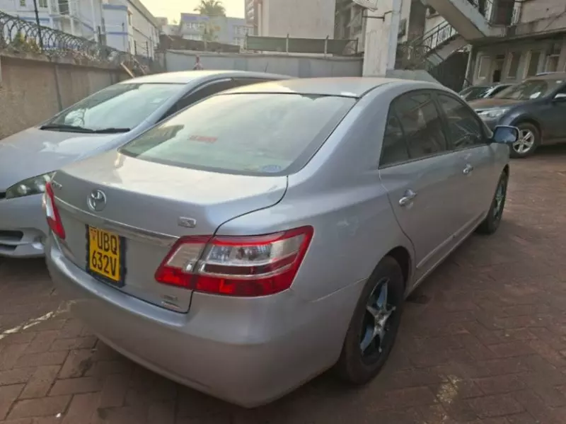 TOYOTA Premio    - 2010