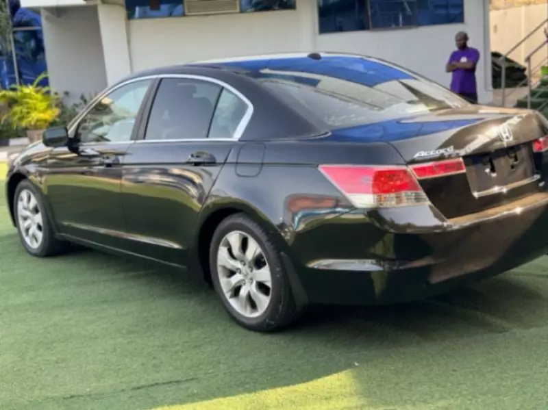 Honda Accord   - 2010