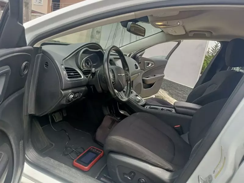 Chrysler 200   - 2015
