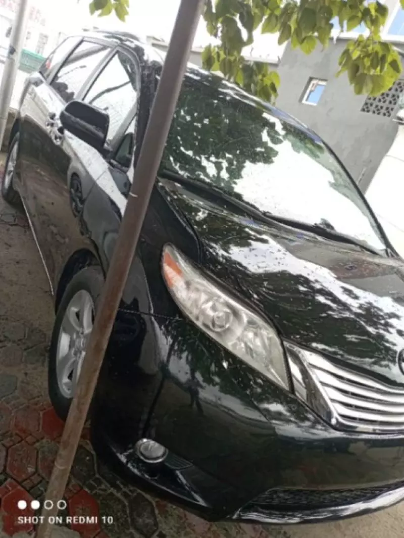 Toyota Sienna   - 2015
