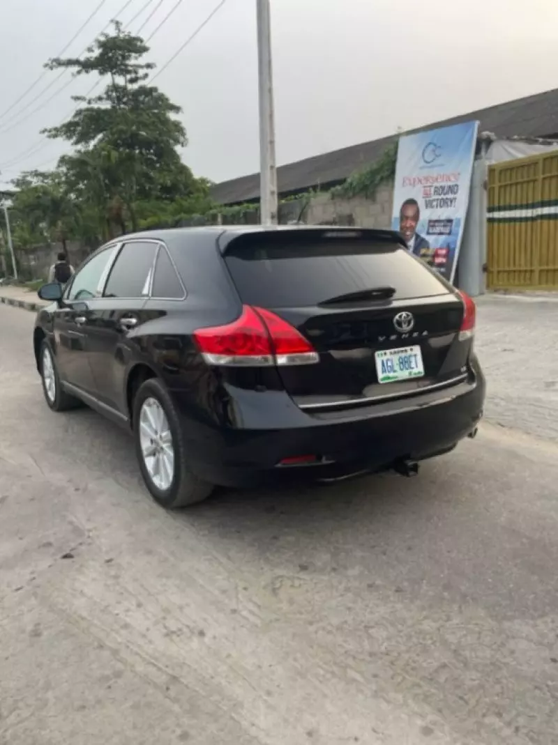 Toyota Venza   - 2012