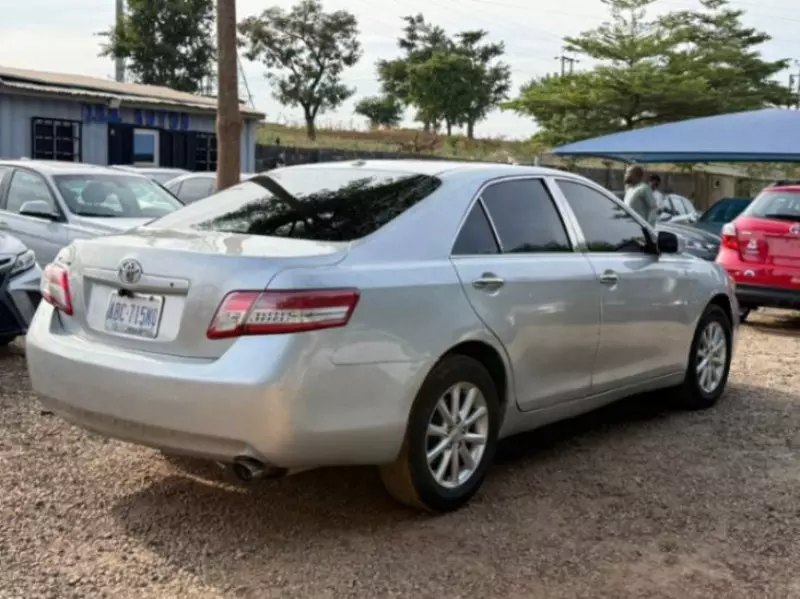 Toyota Camry   - 2011