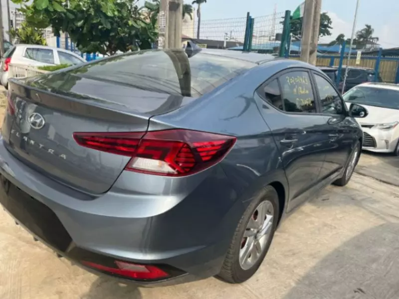 Hyundai Elantra   - 2018