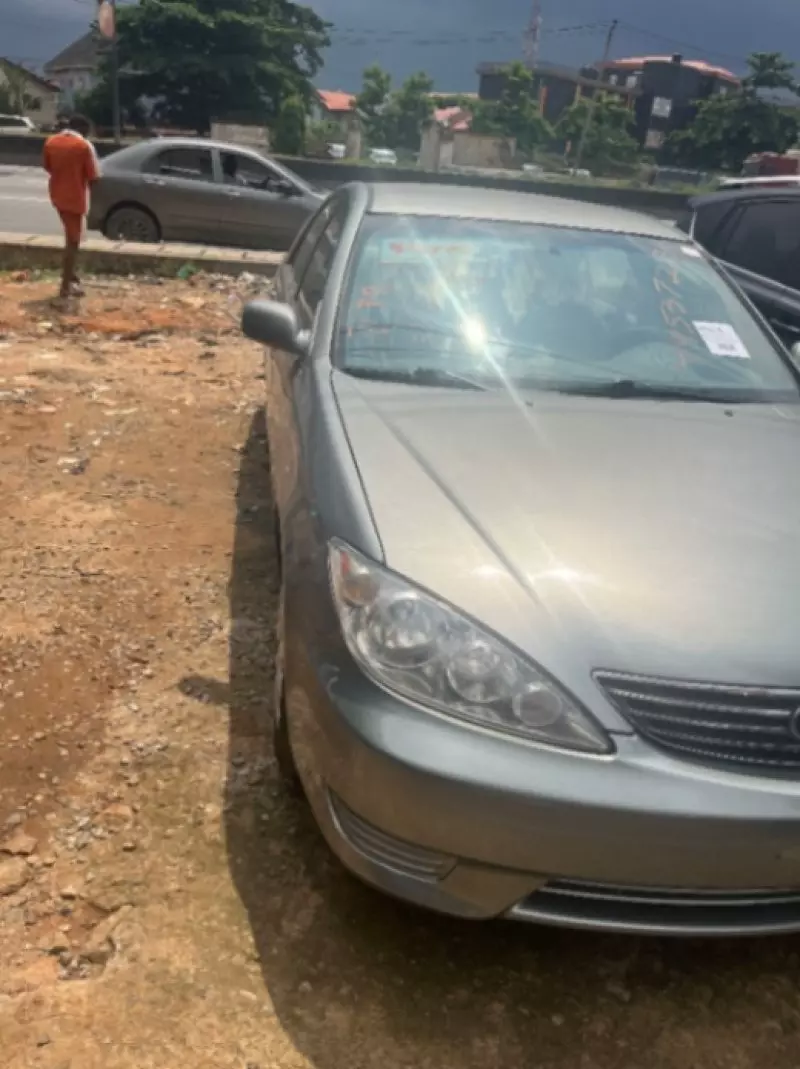 Toyota Camry - 2005