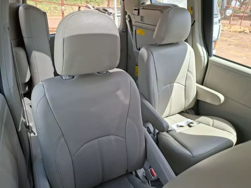 TOYOTA Noah   - 2012