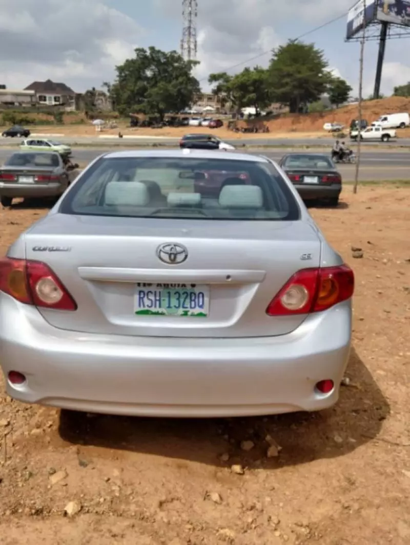 Toyota Corolla   - 2010